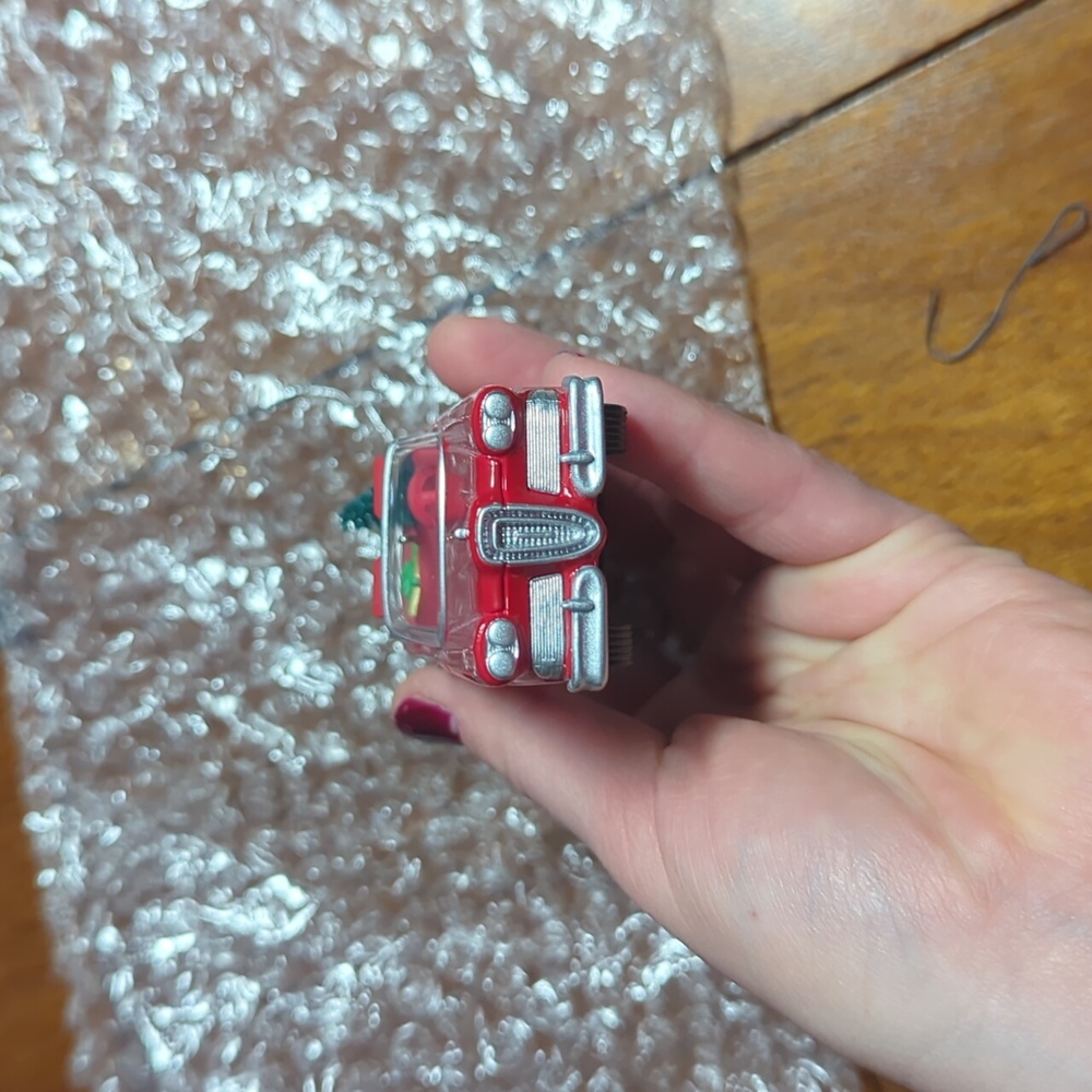 Hallmark Ornament "1958 Ford Edsel Citation Convertible" Red 1995 - Picture 10 of 14